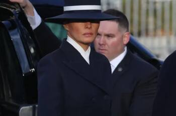 Frialdad y superioridad: Los mensajes ocultos tras el espectacular look que usó Melania Trump para la investidura
