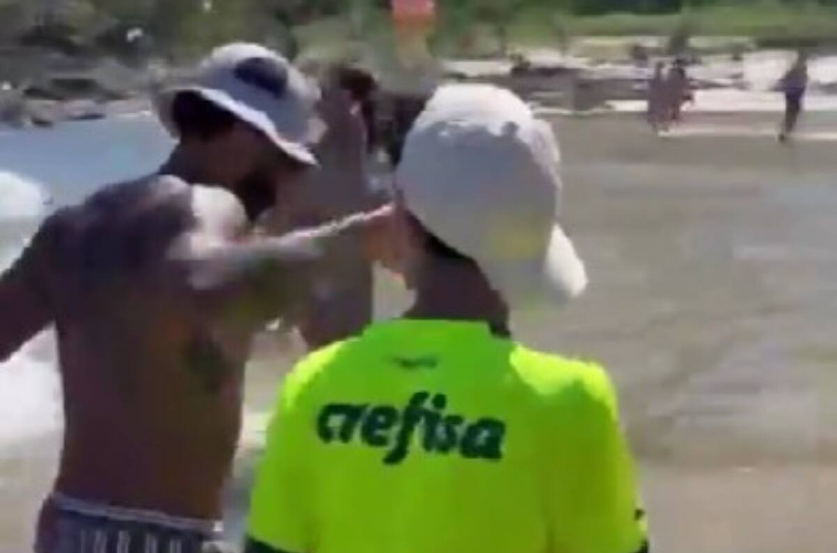 VIDEO | Hinchas de Palmeiras “apretaron” a Memphis Depay y así reaccionó el jugador
