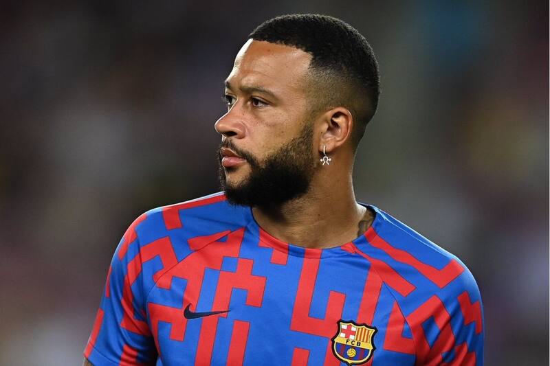 Memphis Depay fue uno de los que ayudó a pagar la fianza de Dani Alves