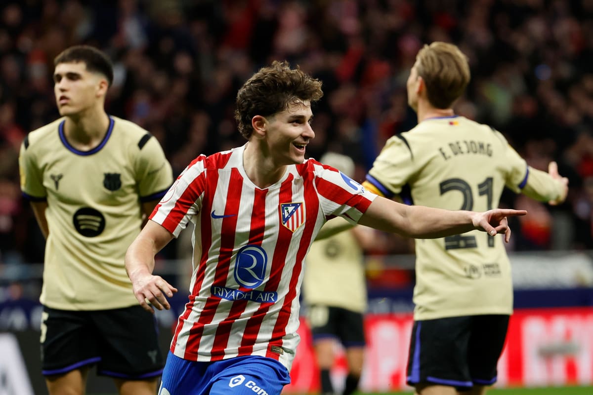 Barcelona rompe el mercado en Europa: ofrece 100 millones por Julián Álvarez. Foto: EFE.