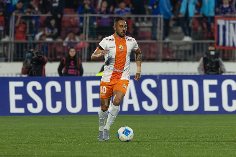 Deportes Concepción tiene a su 10: el refuerzo que llega para liderar al León de Collao en Primera División. Foto: Felipe Escobedo