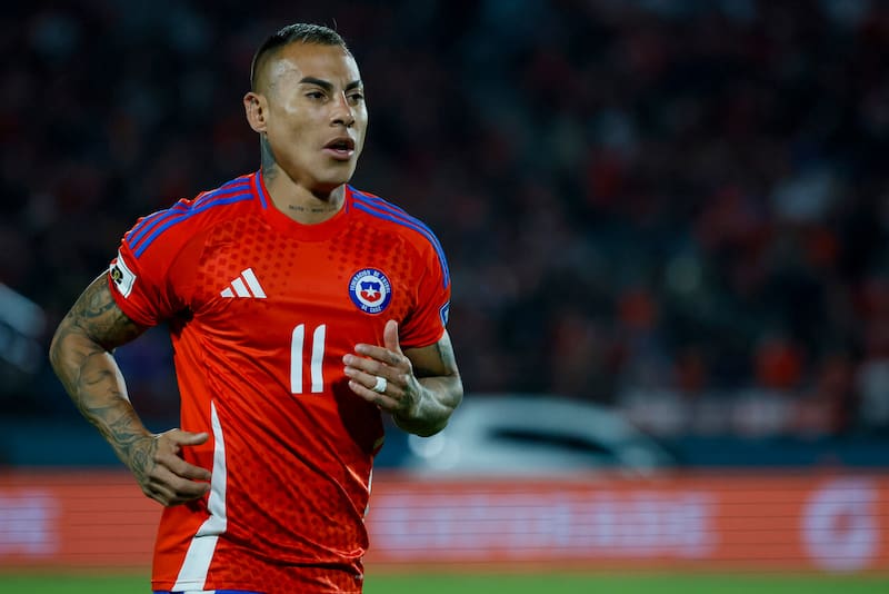 Cláusulas, sueldo y una ‘pasada de cuenta’: los factores que alejan a Eduardo Vargas de la U. Foto: Aton