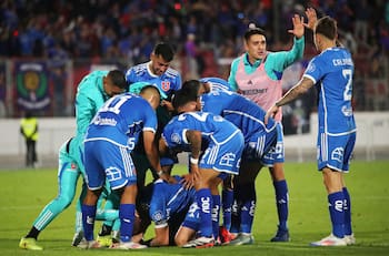 Álvarez los espera: la U quiere cerrar a estos 2 goleadores en las próximas horas