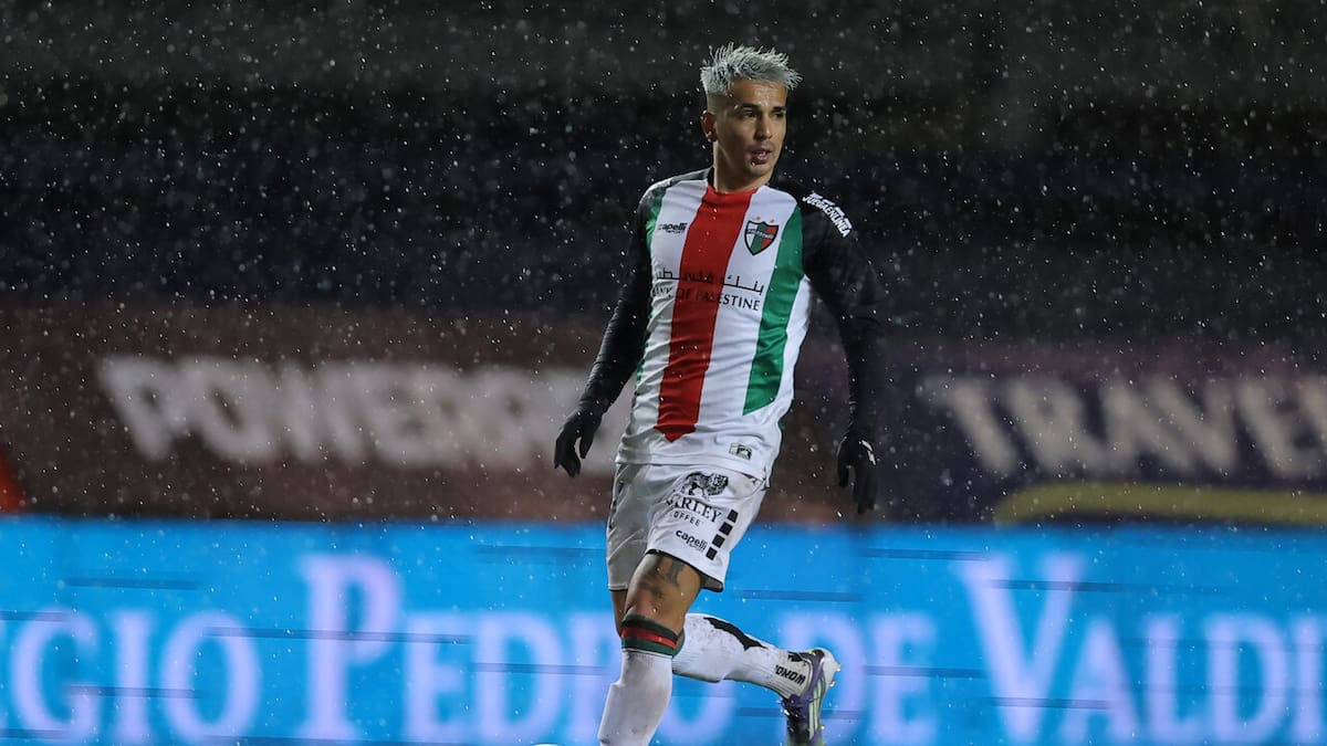 Figura del fútbol chileno seduce a la U: millonaria cláusula frena su llegada