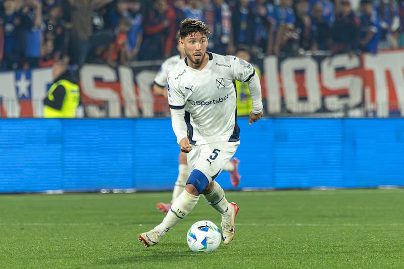 Huachipato se frota las manos: los millones de dólares que el Santos está dispuesto a pagar por Felipe Loyola. Estadio Nacional. Foto: Felipe Escobedo