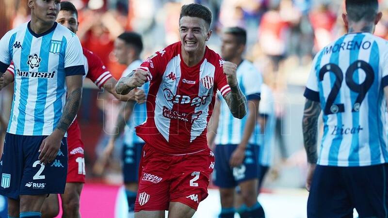 Franco Calderón, inminente refuerzo de la U, tras marcarle un gol a Racing Club con la camiseta de Unión de Santa Fe.
