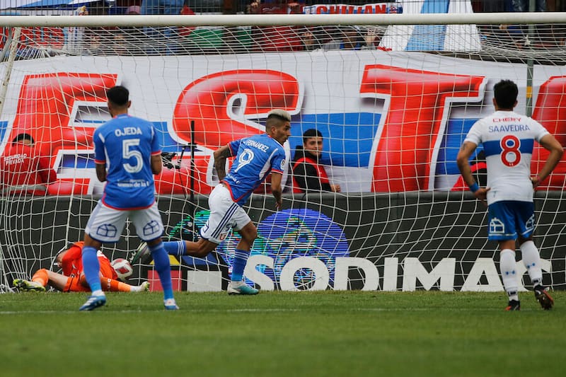La U y la UC se enfrentan en el mercado de fichajes. Foto: Aton.