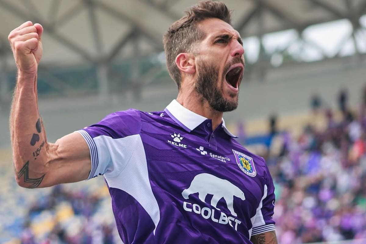 Joaquín Larrivey decidió renovar en Deportes Concepción. Foto: @deportesconcepcionsadp.