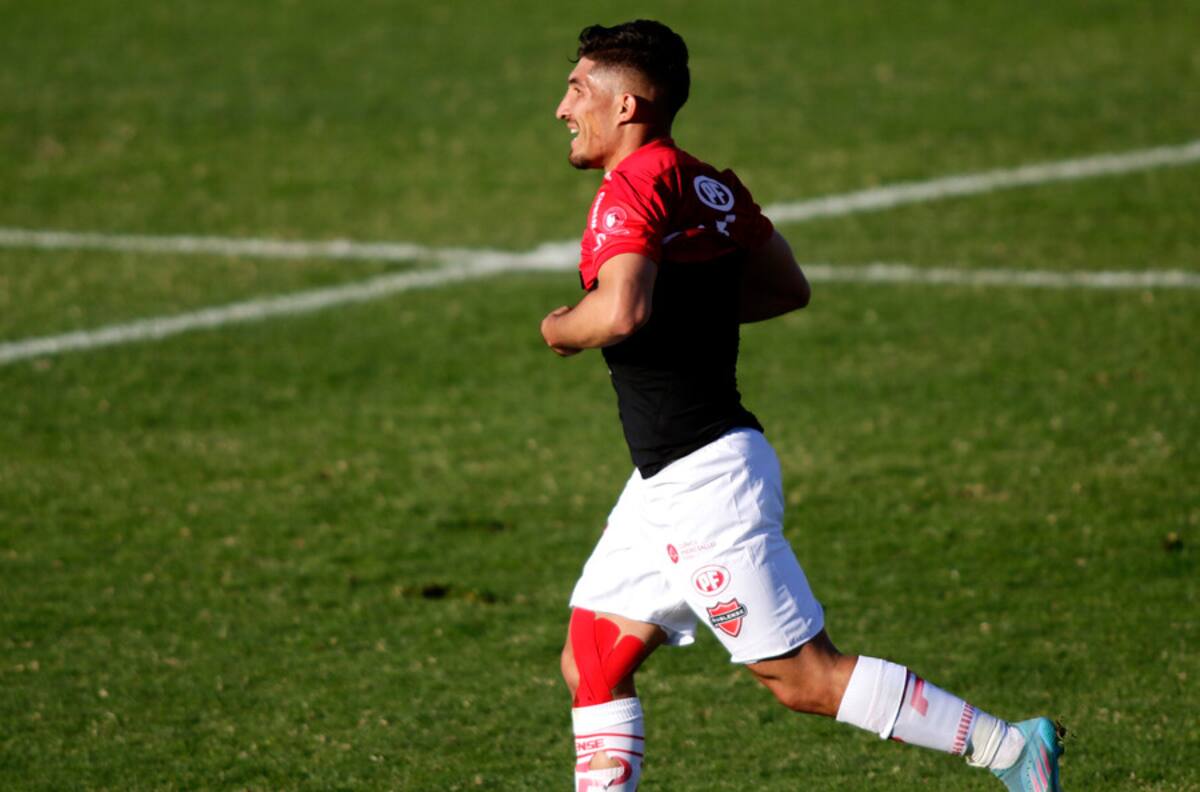 Es formado en la U, ascendió con Deportes Iquique y ahora tiene nuevo equipo en Primera B