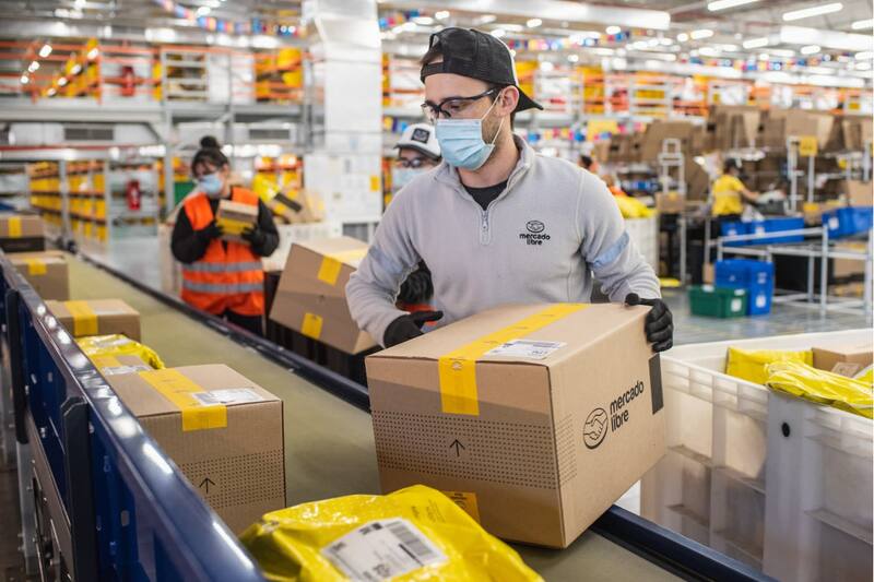 Los puestos ofrecidos incluyen las áreas de transporte, logística, administración y comercial.