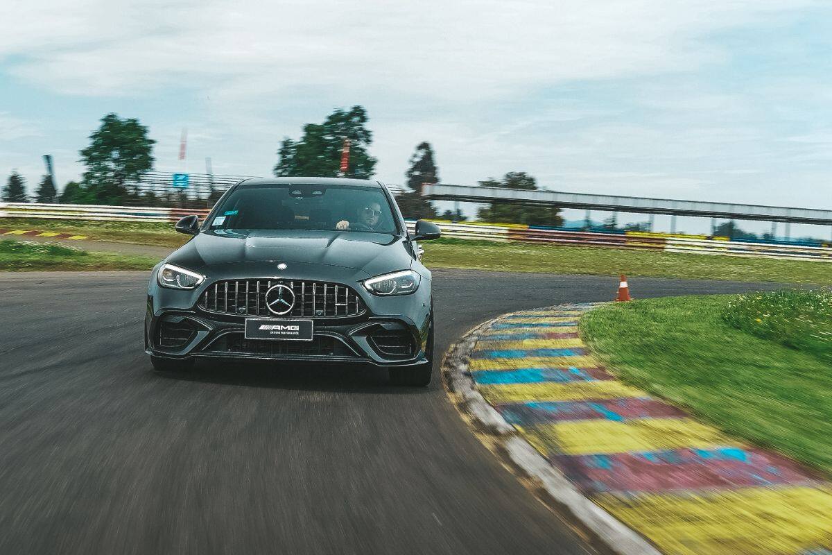 El nuevo Mercedes-AMG C 63 S E Performance llegó a Chile con tecnología híbrida enchufable
