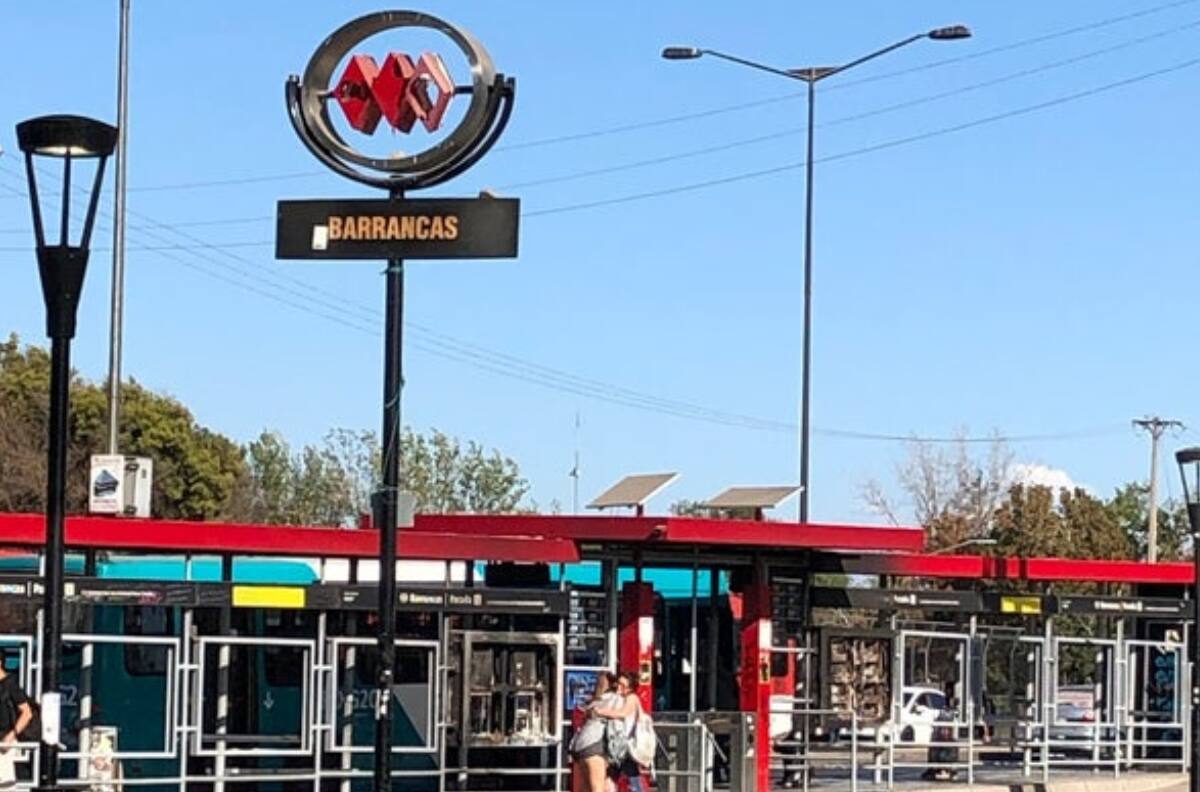 Adolescente de 17 años fue baleado en la estación de metro Barrancas durante un violento asalto