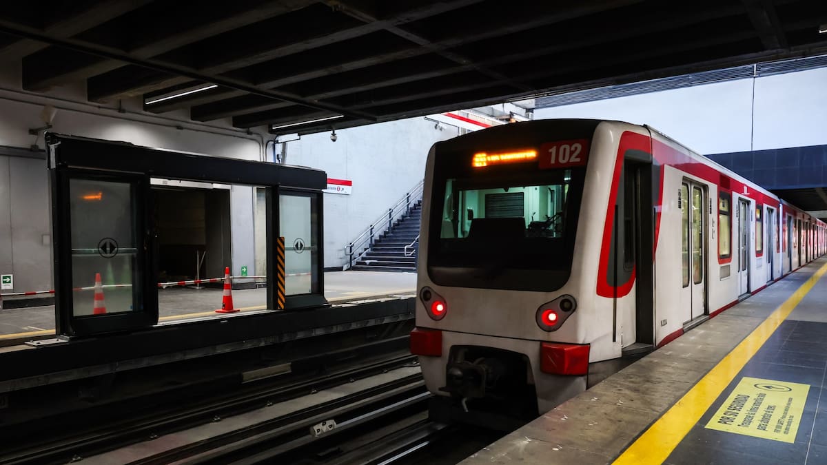 Metro de Santiago anuncia extensión horaria para 4 líneas: apertura de puertas se adelanta hora y media