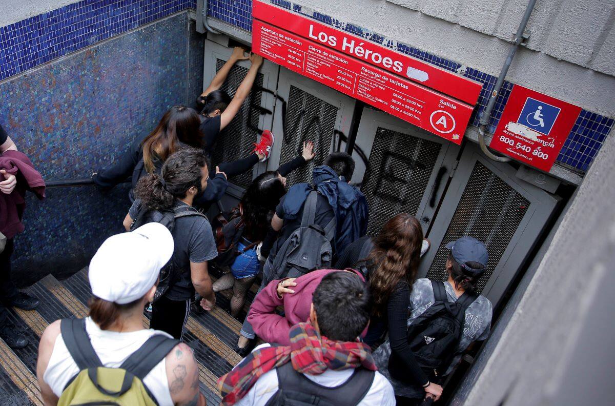 ¿Por qué los estudiantes están convocando a evasiones masivas en el transporte público?