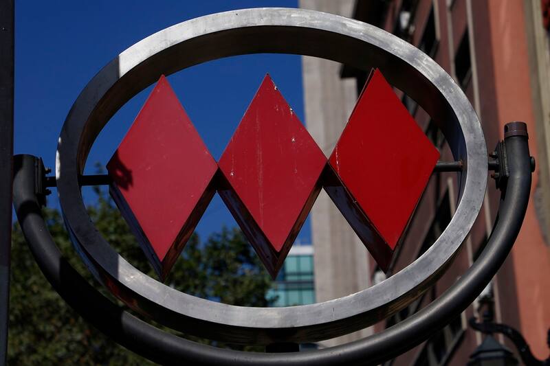 La emergencia obligó a cerrar ocho estaciones de la red.