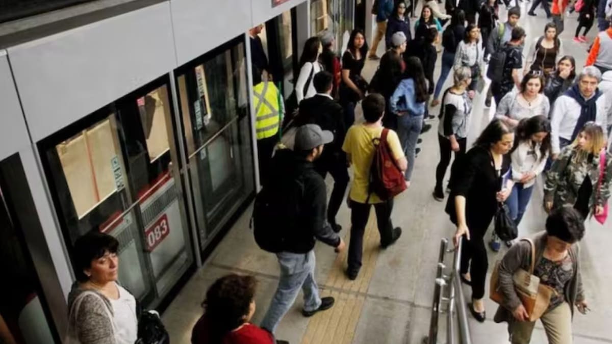 Metro de Santiago confirma extensión horaria en Línea 3 y 6 para este domingo: Estas son las estaciones que cerrarán a las 00:30 horas