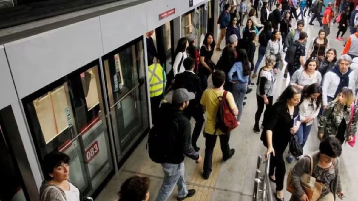 Metro de Santiago advierte por cierre de estaciones de servicio en Línea 1