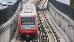 Metro de Santiago y Red anuncian velocidad reducida y desvíos en varias comunas por lluvia