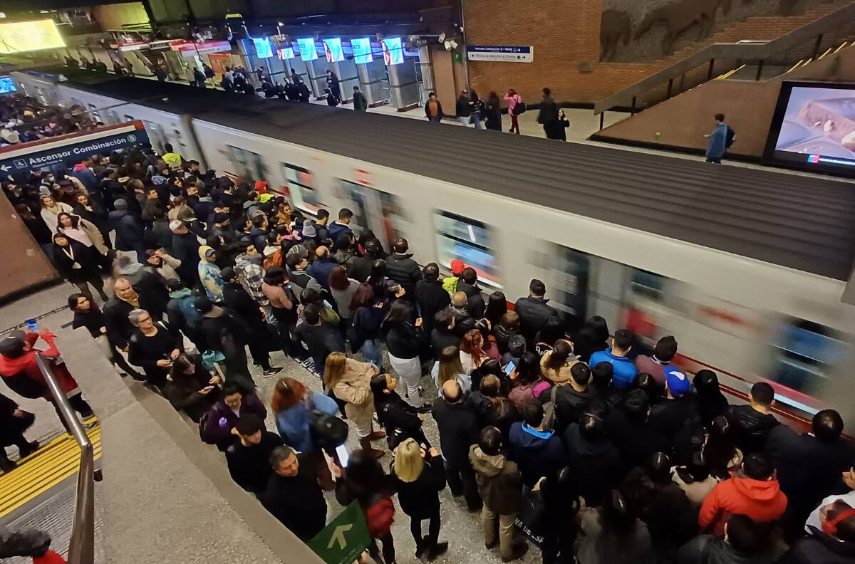 Construcción de Línea 7 del Metro de Santiago obligará a modificar combinación en Baquedano hasta marzo del 2026