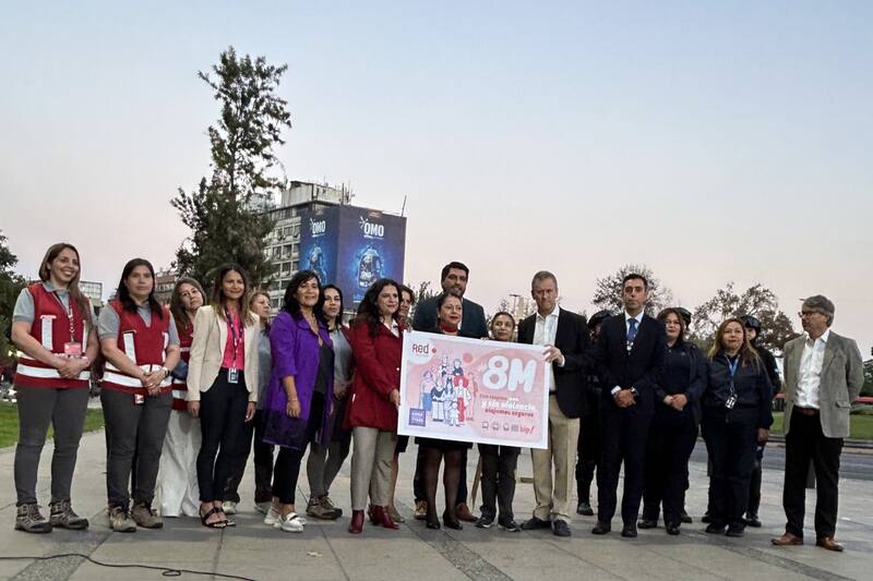 Lanzan tarjeta conmemorativa del 8M.