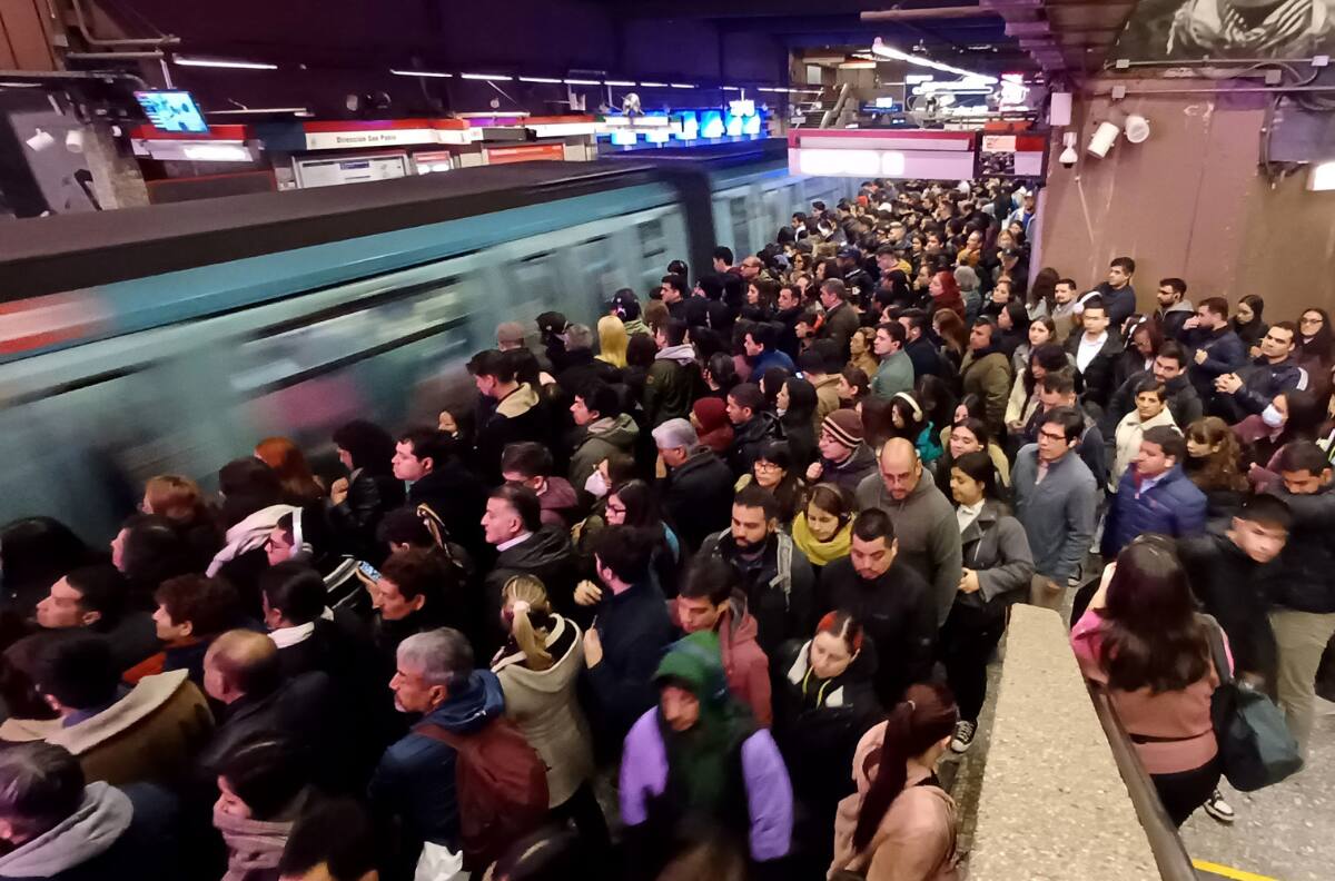Metro de Santiago confirma suspensión de servicio expreso para la tarde de este 11 de septiembre