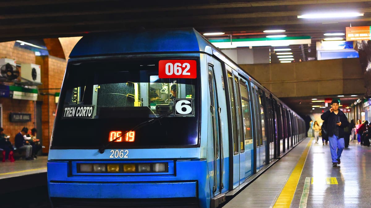 VIDEO| Metro de Santiago informa demora en el servicio de la Línea 1: Este es el motivo del atraso de los vagones