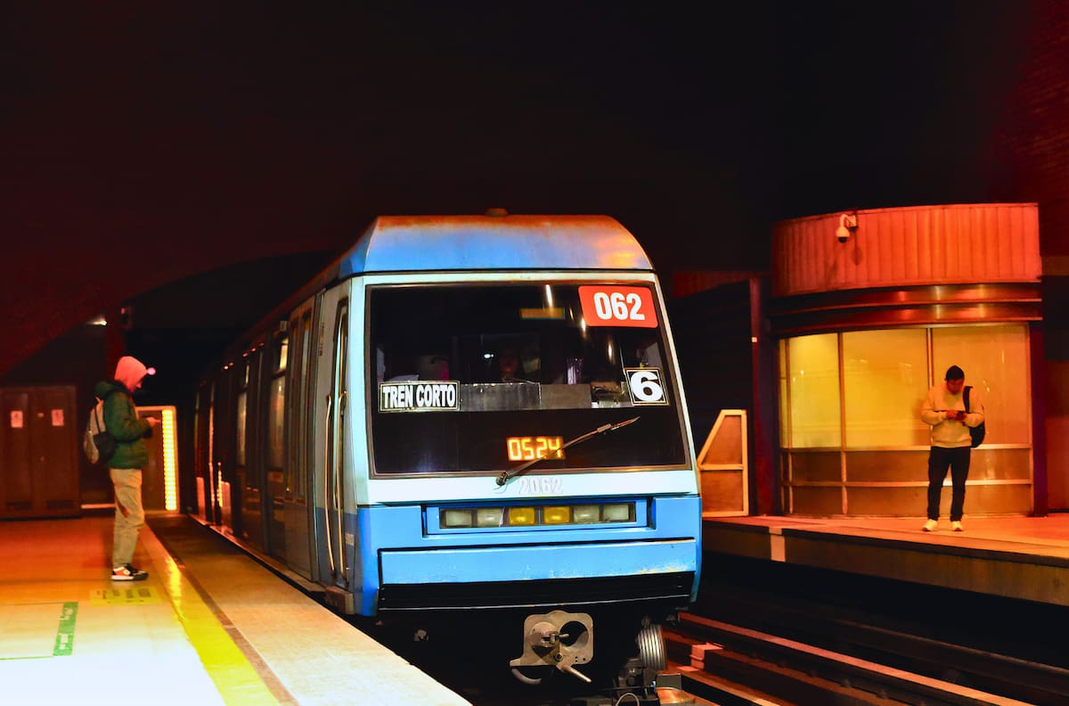 Metro de Santiago anuncia extensión horaria para este sábado en el sector oriente de la capital