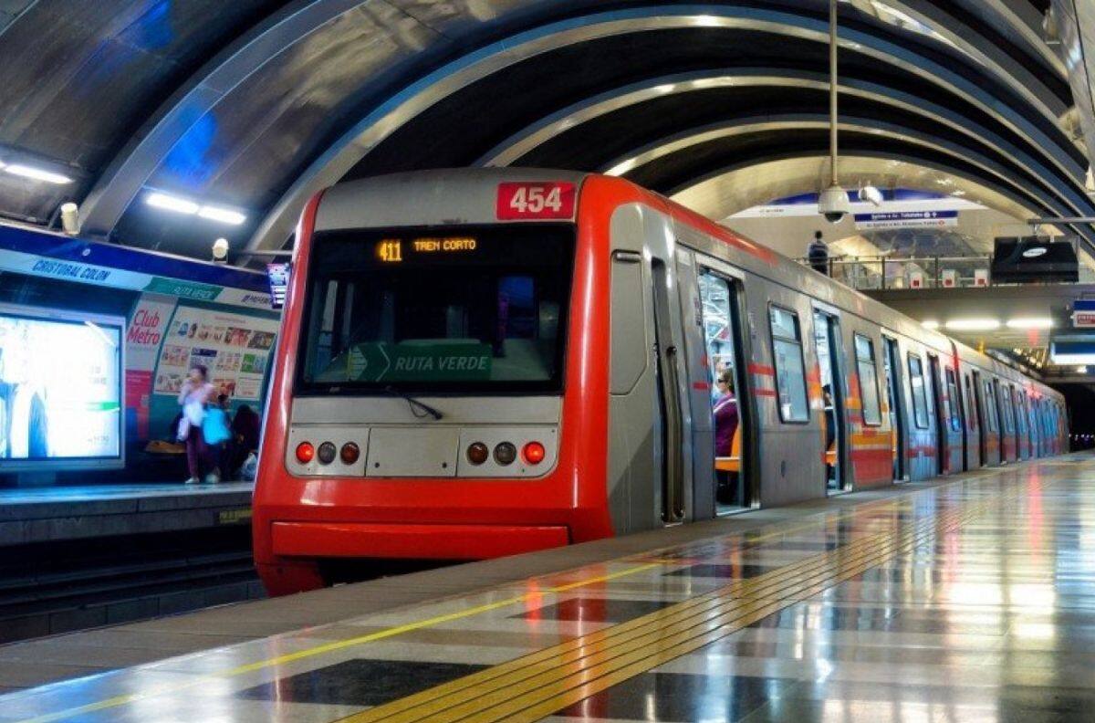 Reportan cierre de 10 estaciones de Línea 4 del Metro de Santiago durante la tarde de este viernes