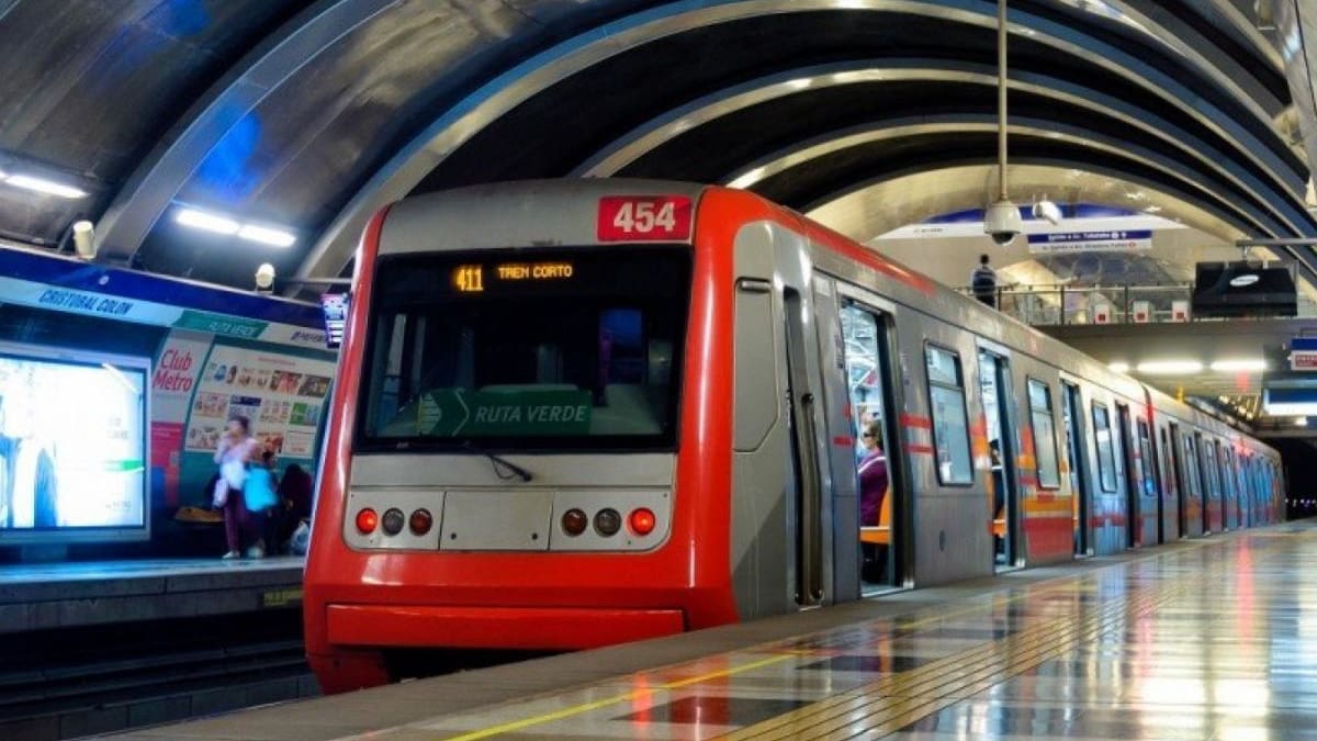 Metro de Santiago confirma cierre de estaciones por emergencia en la Línea 4: Revisa los tramos operativos
