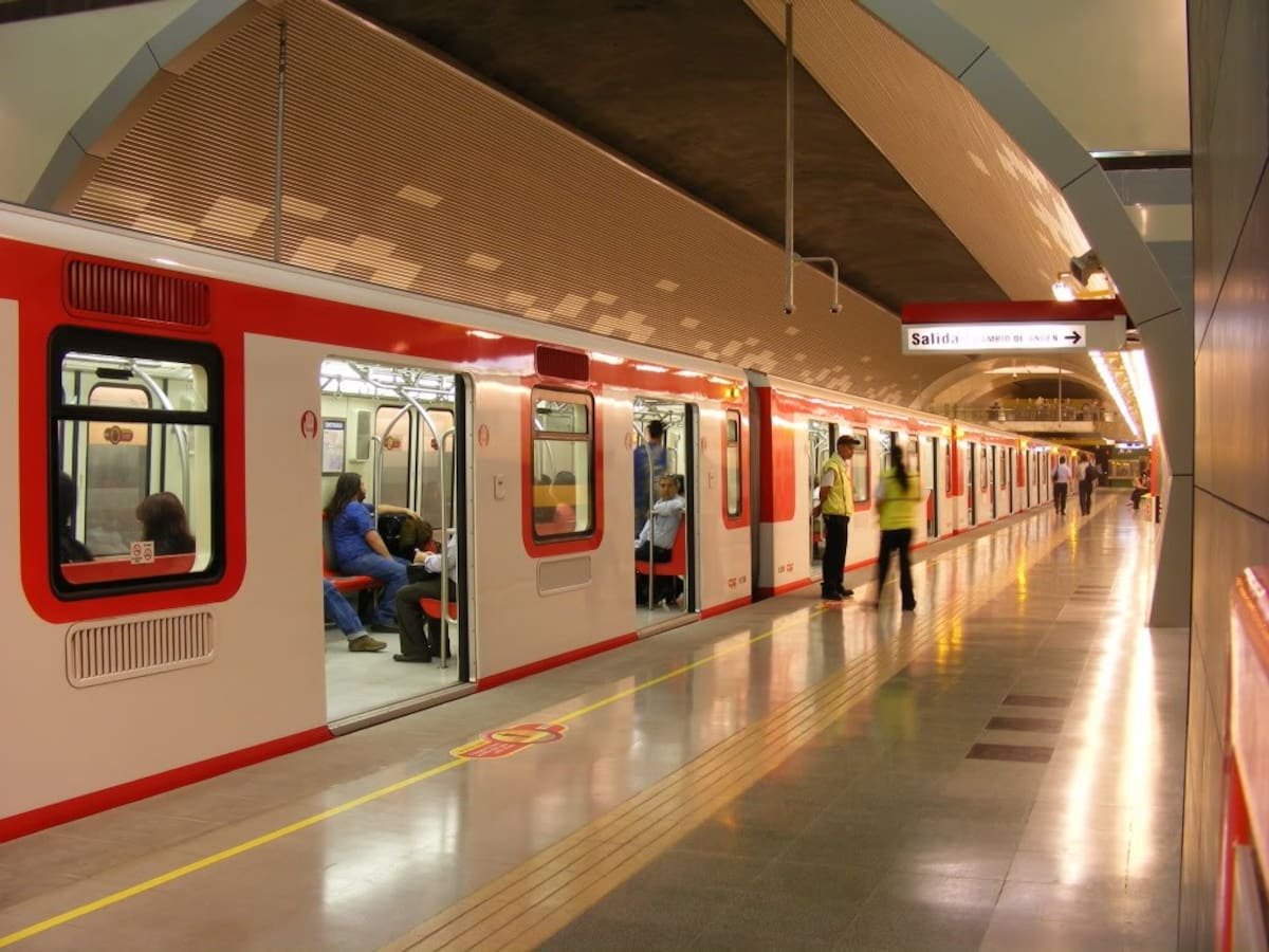 ¿Cuál es el horario del Metro de Santiago este domingo 25 de junio? Créditos: ATON.