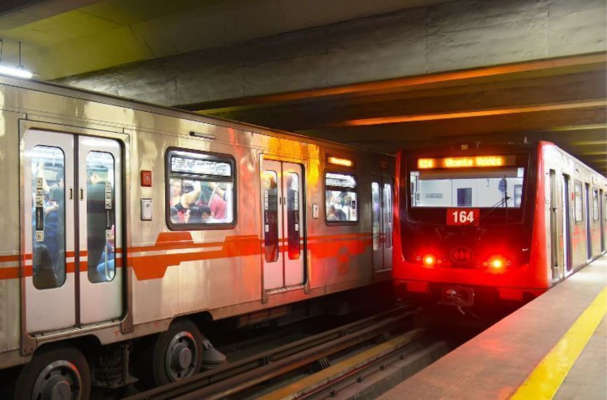Metro de Santiago anuncia extensión horaria por concierto en Estadio Santa Laura: Estas estaciones cerrarán a las 00:30 horas el domingo