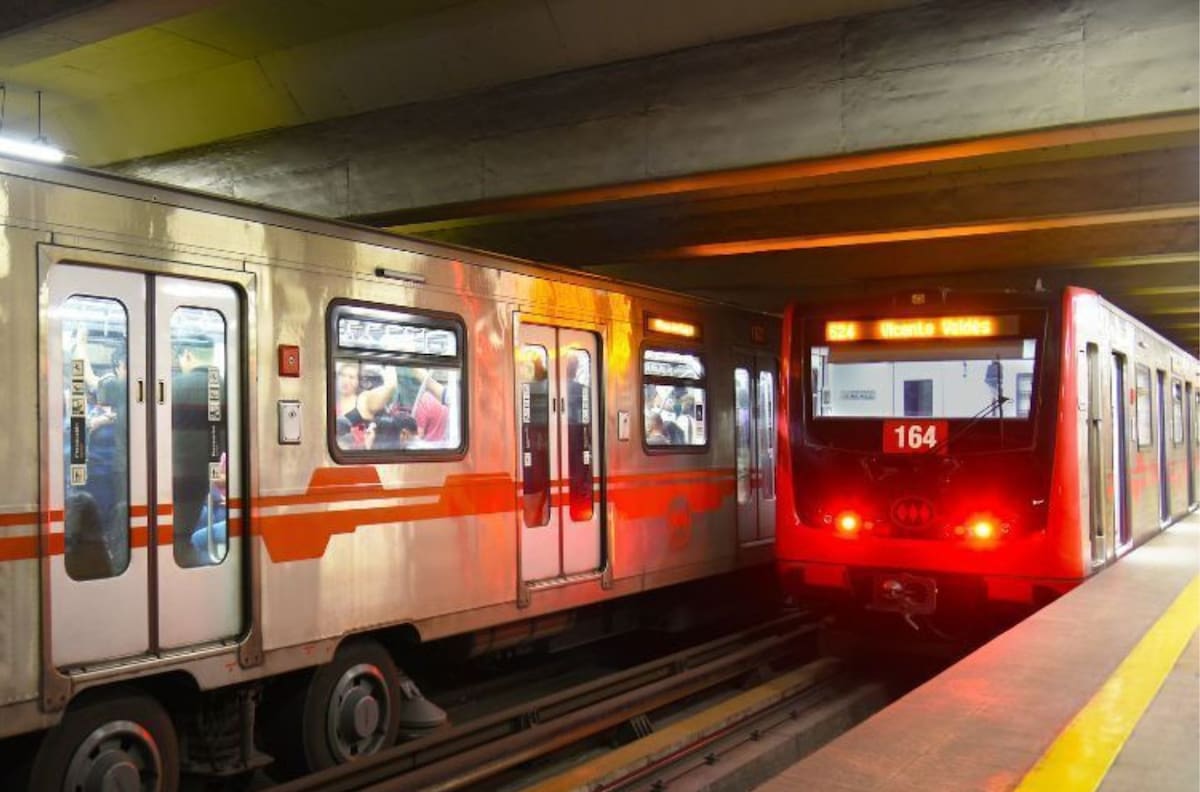 Metro de Santiago cierra estaciones de Línea 1 por manifestaciones en el exterior