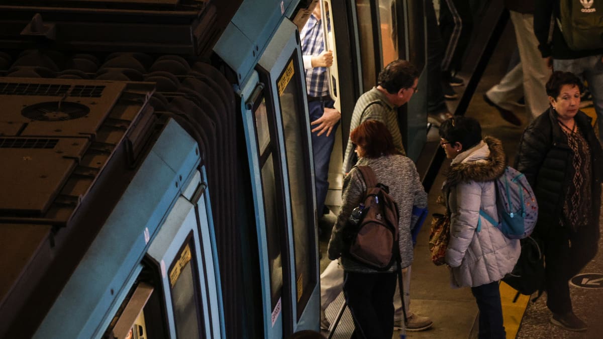 Metro de Santiago normaliza sus operaciones en Línea 1 tras emergencia