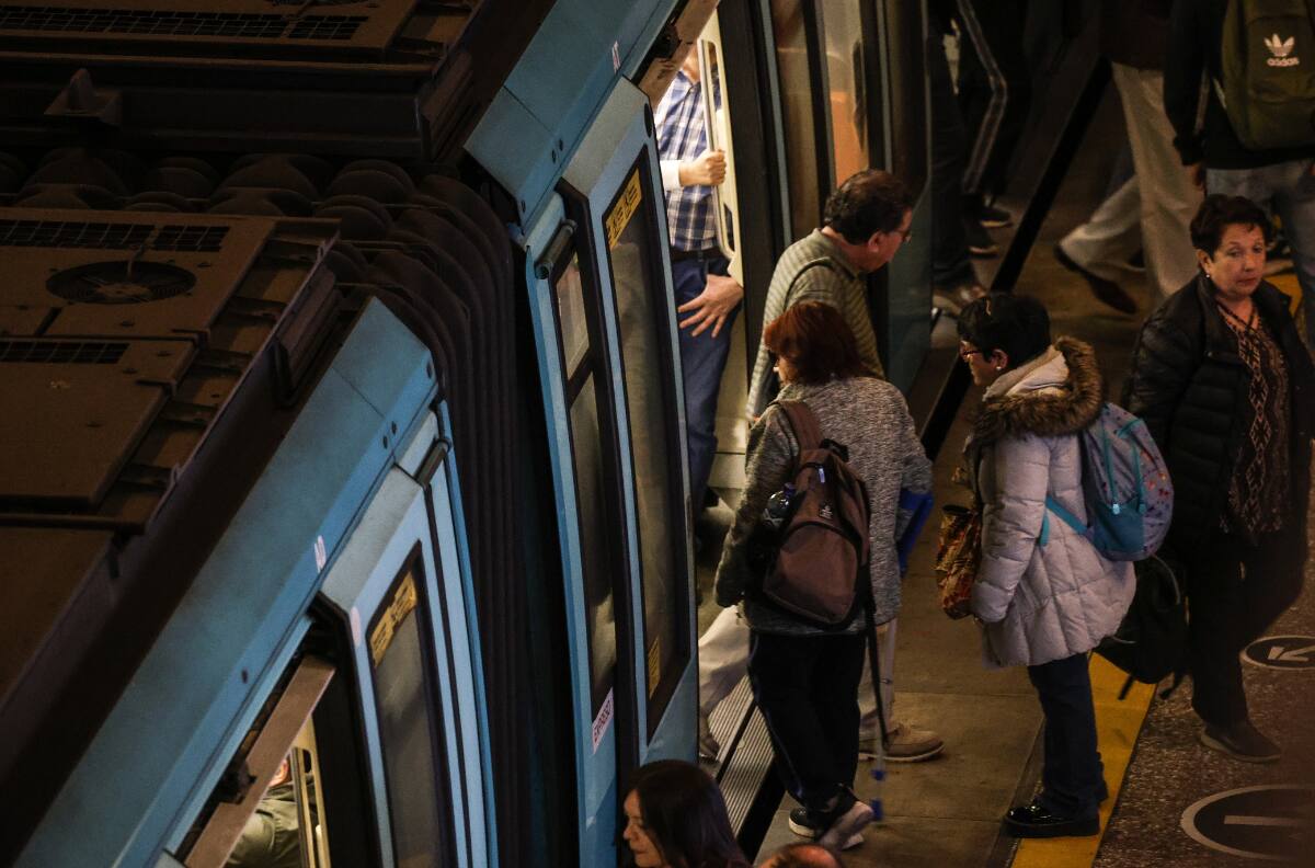 Metro de Santiago normaliza sus operaciones en Línea 1 tras emergencia