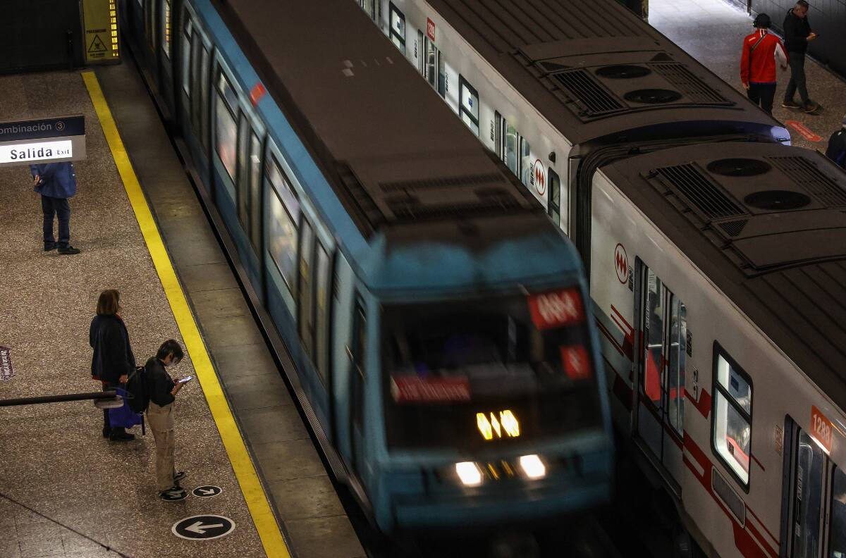 Metro de Santiago confirma reapertura de estaciones en Línea 1 tras cierre temporal de este viernes