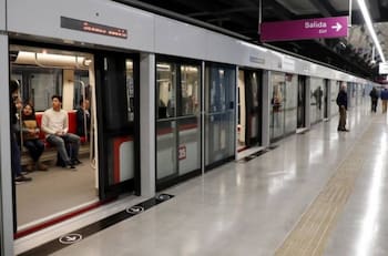 Metro de Santiago confirma extensión horaria para este sábado: Estas estaciones de Línea 3 y 6 cerrarán a las 01:00 horas