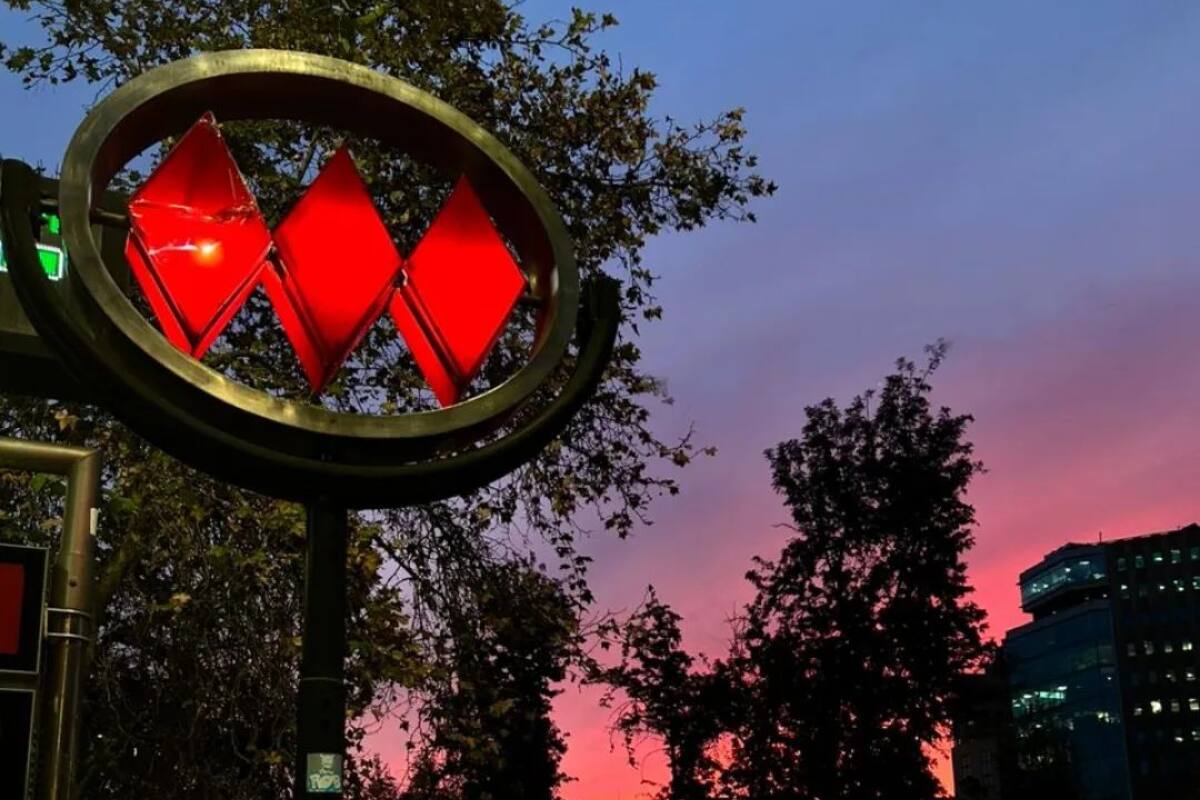 La estación permanece cerrada y sin detención de trenes a esta hora.