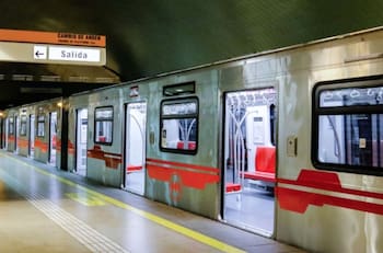 Metro de Santiago normaliza sus servicios en toda la Línea 2