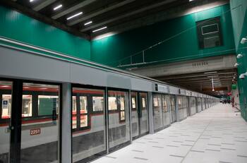 Metro de Santiago informa normalización del servicio en tres estaciones de la Línea 2