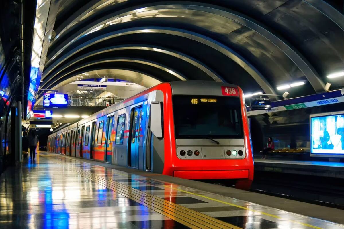 Revisa cómo funciona el tren subterráneo en esta jornada.