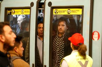 Reabren estación Hernando de Magallanes de Línea 1 del Metro de Santiago tras interrupción del servicio