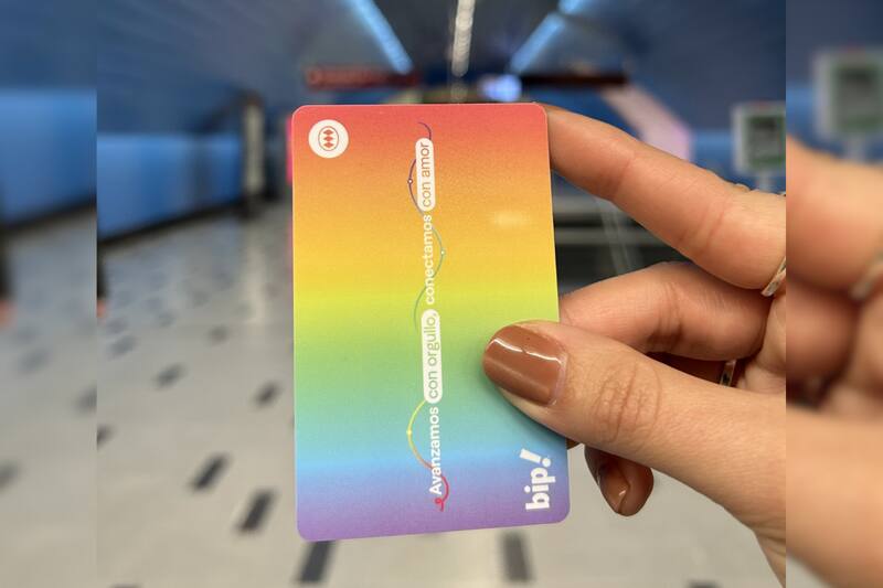 La tarjeta la puedes comprar en las boleterías.