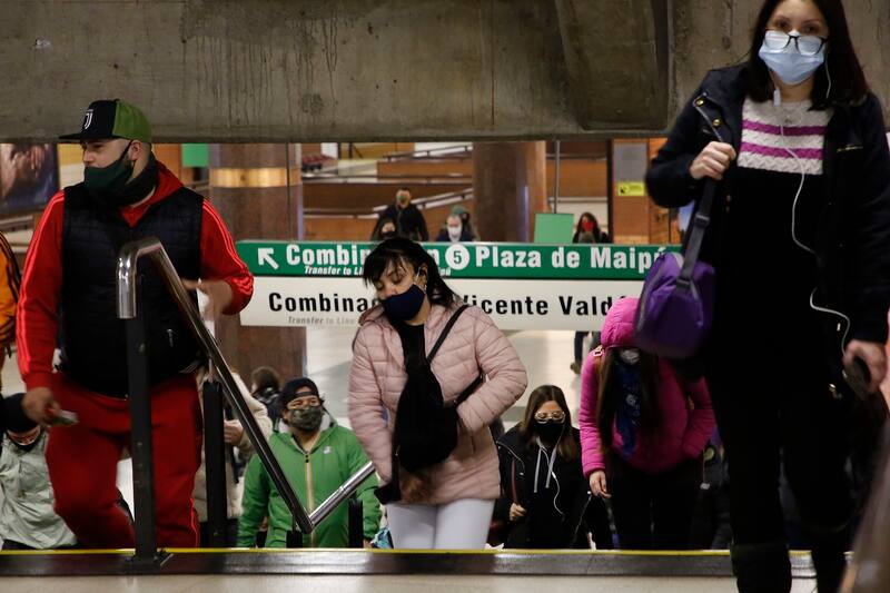 Metro durante desconfinamiento de Santiago
