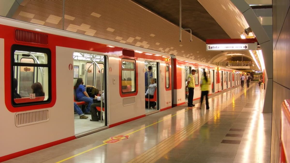 Los nuevos horarios del Metro de Santiago y Valparaíso tras toque de queda
