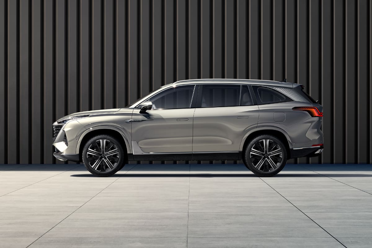 El RX9 es el primer SUV con tres filas de MG en Chile