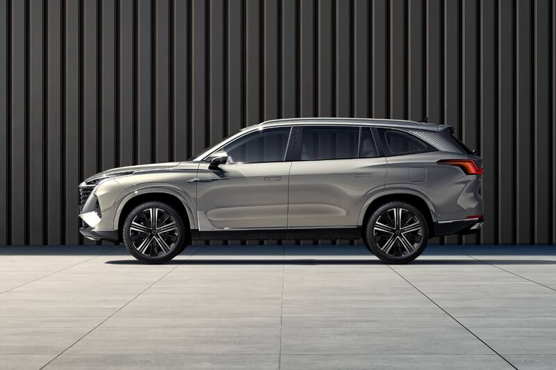 El RX9 es el primer SUV con tres filas de MG en Chile