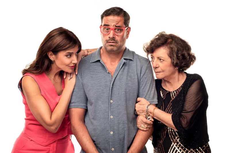 “Mi novia, mi madre y yo” es protagonizada por Yamila Reyna, Julio Jung y María Elena Duvauchelle