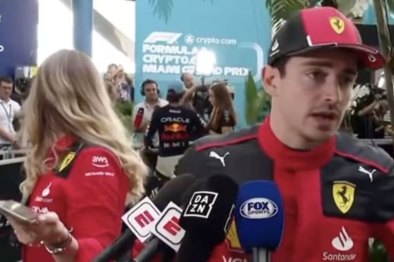 En el video se muestra a Mia Djacic observando a Checo Pérez. (Captura de video)