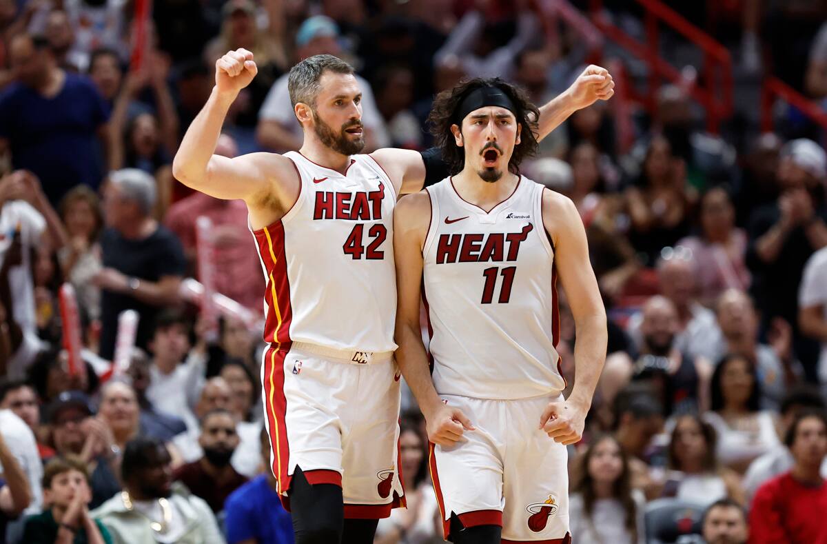 Miami Heat derrotó a los Chicago Bulls y se clasificó a los Playoffs. Foto: EFE/ Rhona Wise