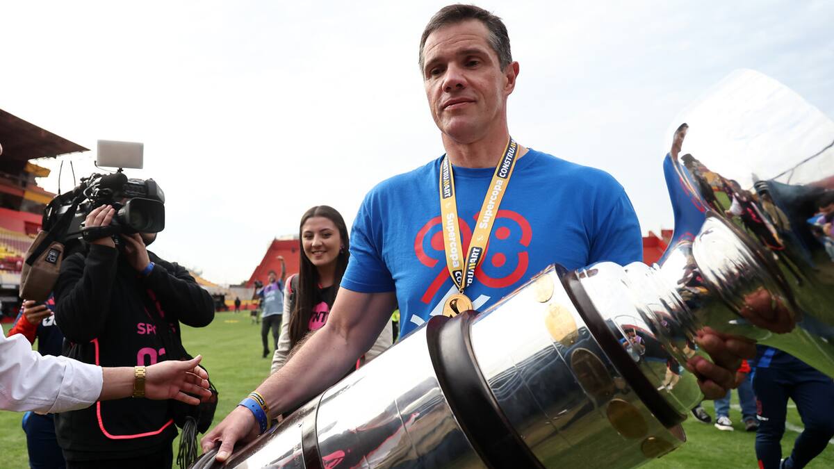 Michael Clark y futuro de Gustavo Álvarez: “Son rumores de gente colocolina, que dicen ser de otros clubes”